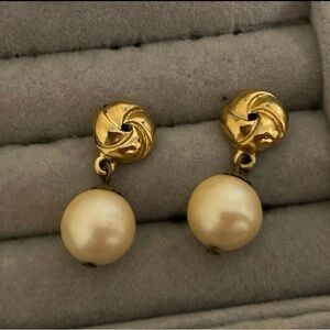Vintage pearl earrings